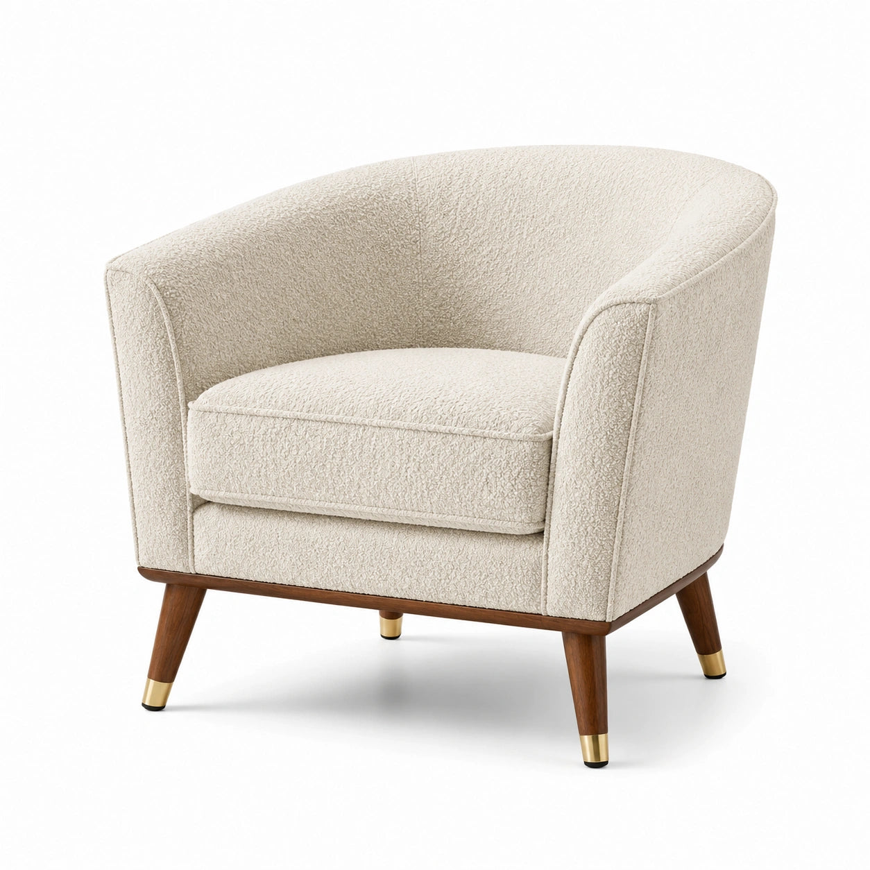 Sillón curvo beige de tela boucle con patas de madera de nogal